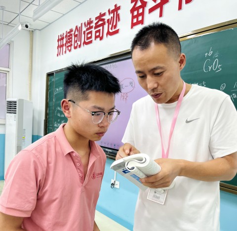 王后雄教育名師 | 提燈引路，育夢成光—佳成教育2023教師風(fēng)采系列報道（二）