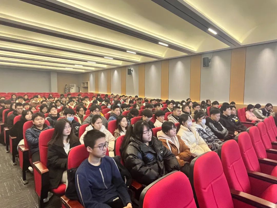 全員加速，領(lǐng)跑新學期！我校開展新學期動員大會！