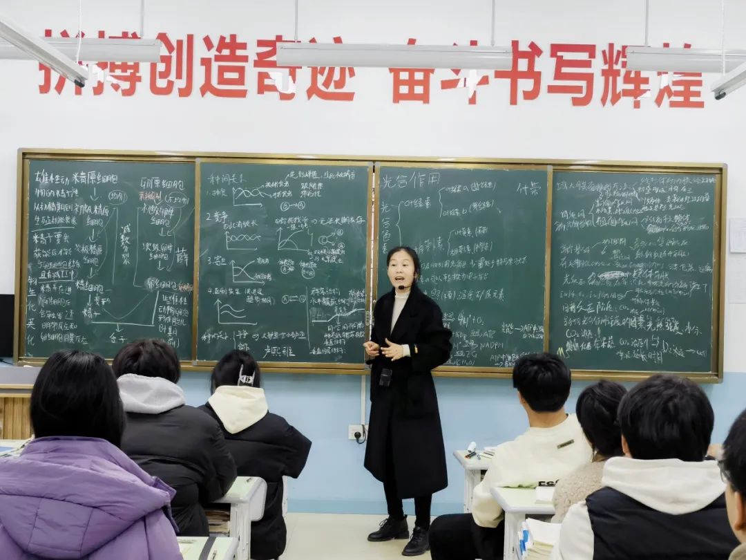 【教師專訪】梁娜老師：耐心講解，愛心澆灌！
