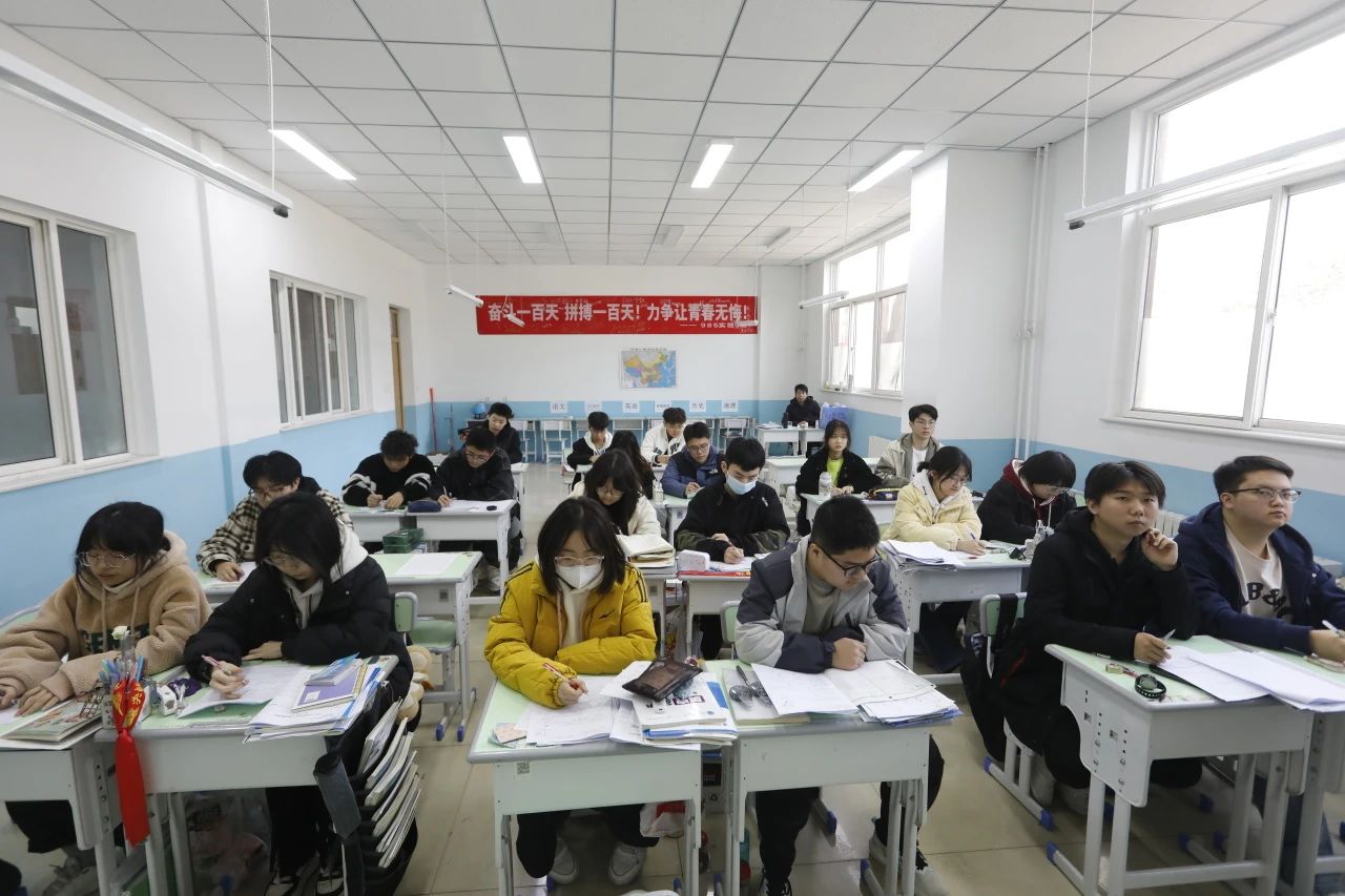 【教師專訪】白瑞老師：吃透基礎(chǔ)理論，掌握邏輯思維方式！